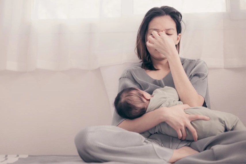 Chồng lén lấy sữa tôi vừa vắt, tôi xấu hổ tột cùng khi biết anh làm gì