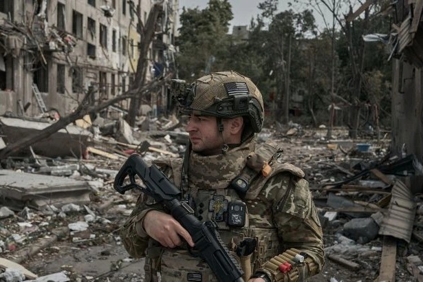 Ukraine tung chiến thuật linh hoạt, phá gọng kìm Nga quanh pháo đài Donbass