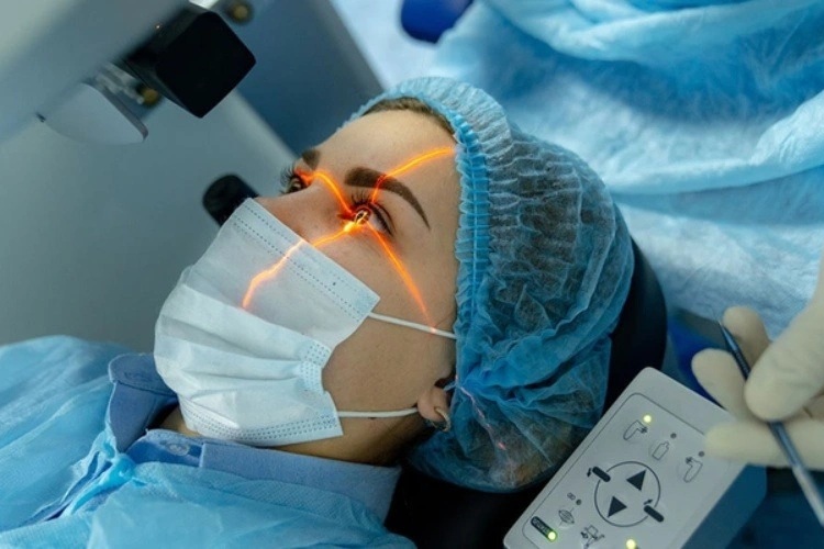 Những điều quan trọng cần biết trước khi quyết định mổ cận