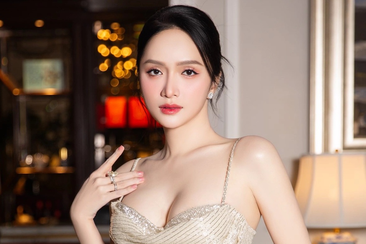 Sắc vóc nuột nà của Hương Giang trước thềm thi Hoa hậu Hoàn vũ