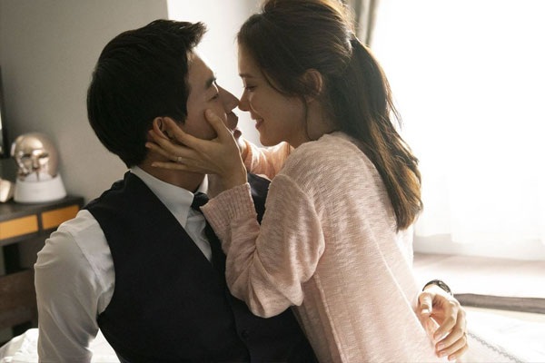 Chồng cặp kè gái trẻ hơn 20 tuổi, tôi đòi ly hôn thì mẹ đẻ nói một câu