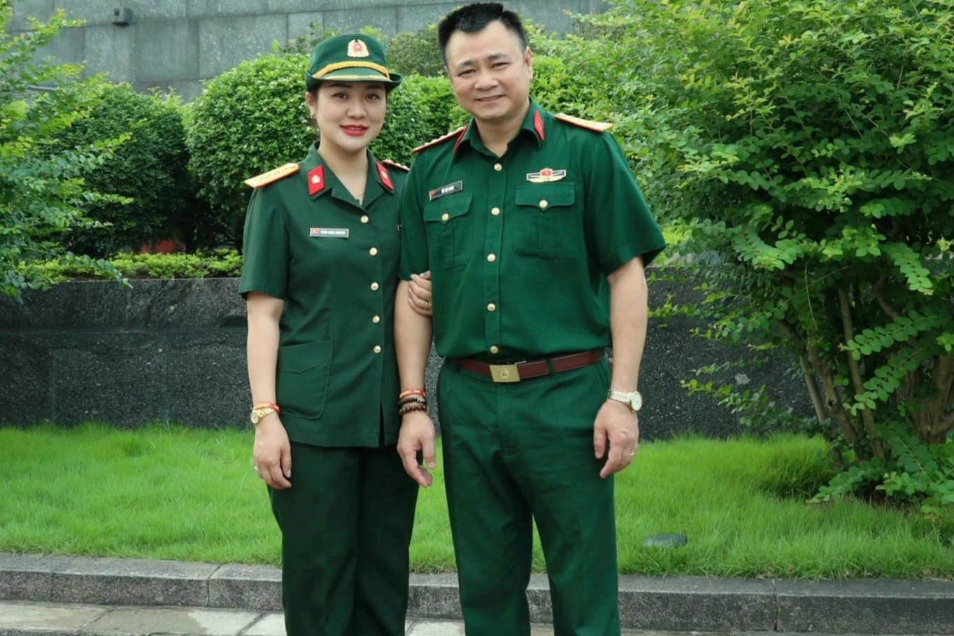 NSND Tự Long nói về vợ trẻ: “Cô ấy chịu đựng tôi nhiều"