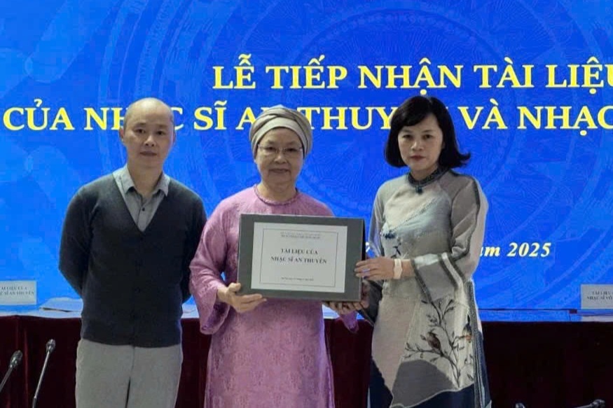 Trung tâm Lưu trữ tiếp nhận tài liệu quý của nhạc sĩ An Thuyên và Võ Vang