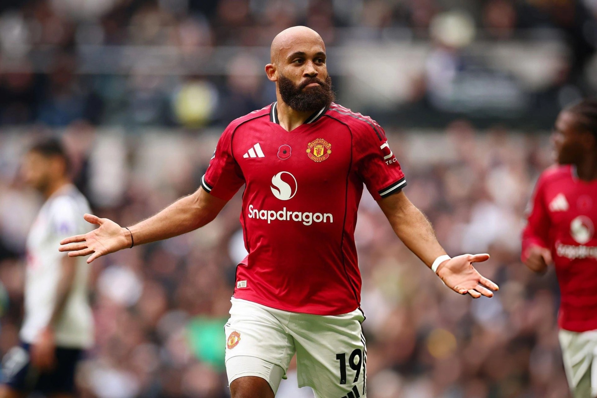 Tottenham 0-1 Man Utd (hiệp 2): Lammens liên tiếp cứu thua