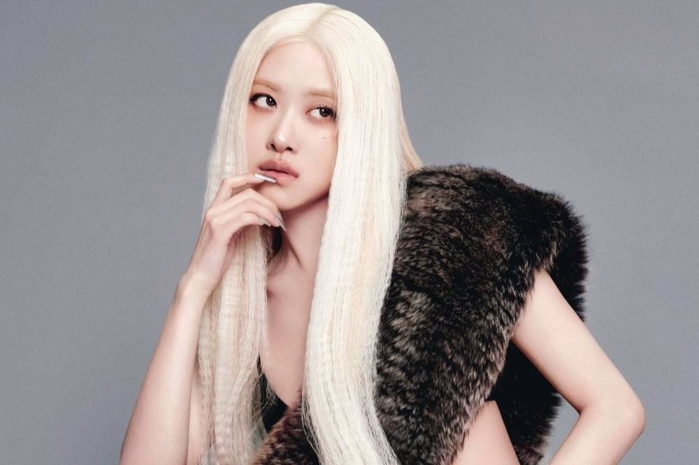 Rosé là nghệ sĩ Hàn đầu tiên được đề cử Ca khúc của năm tại Grammy