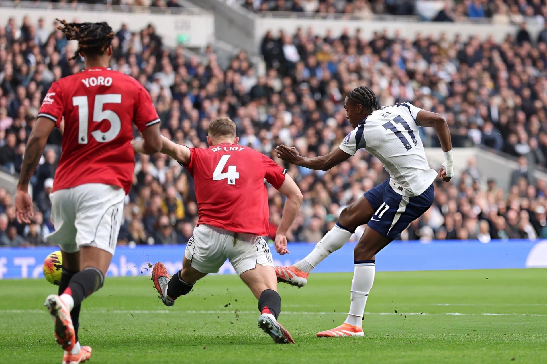 Tottenham 2-2 Man Utd (hiệp 2): De Ligt ghi bàn