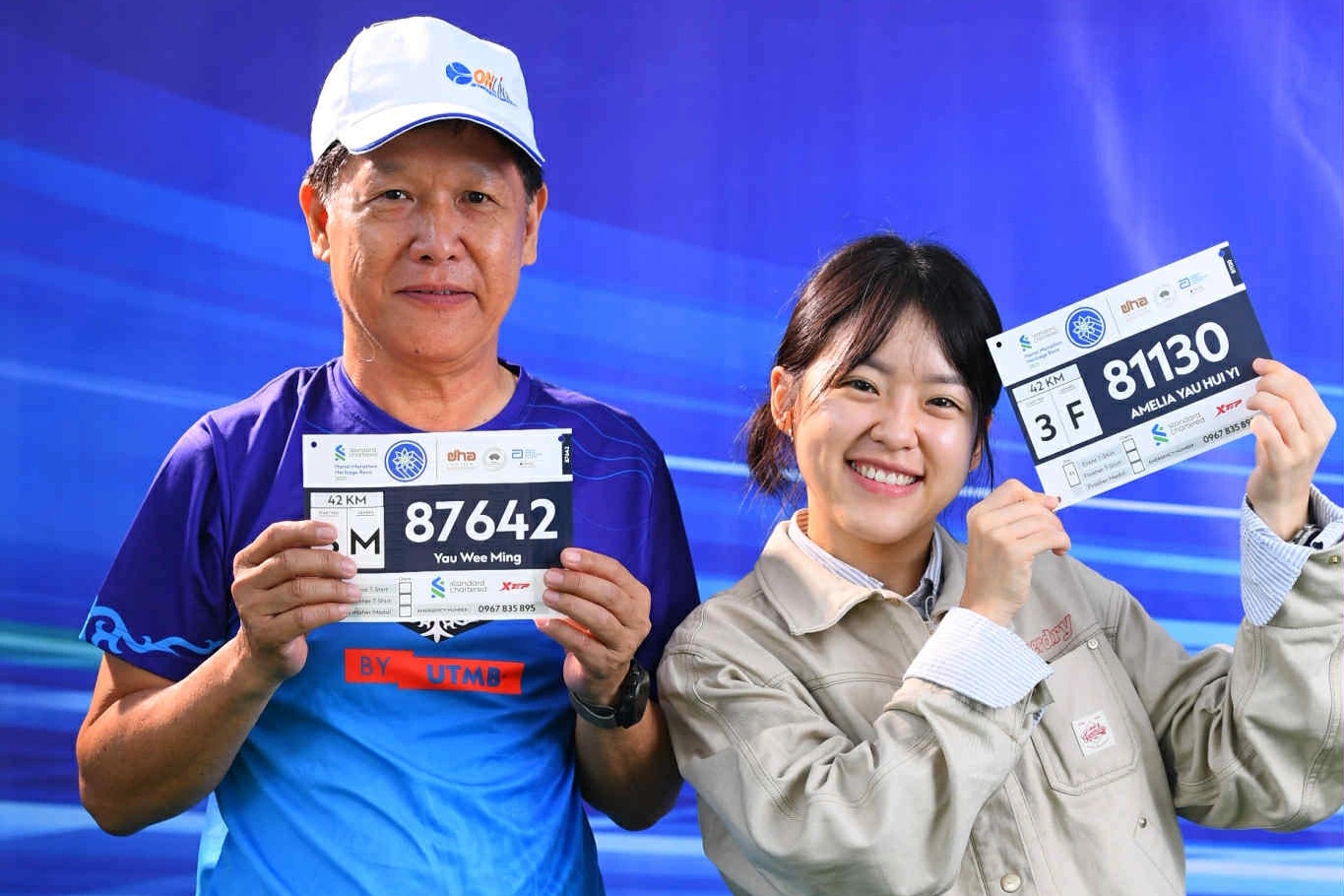 Cô gái xinh đẹp cùng bố bay từ Malaysia sang Việt Nam chạy marathon 42km