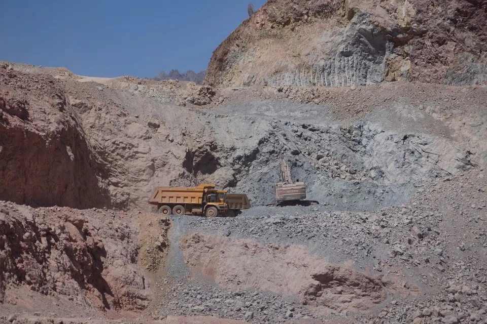 Trung Quốc đình chỉ lệnh cấm xuất khẩu kim loại quan trọng sang Mỹ