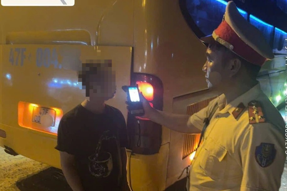 Tài xế "dính cồn" còn điều khiển xe giường nằm hết hạn kiểm định
