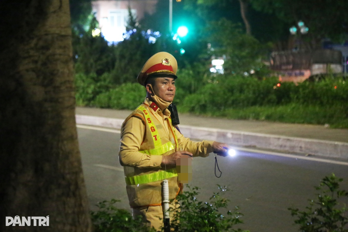 Hai nam thanh niên tàng trữ ma túy đá bị CSGT Hà Nội phát hiện