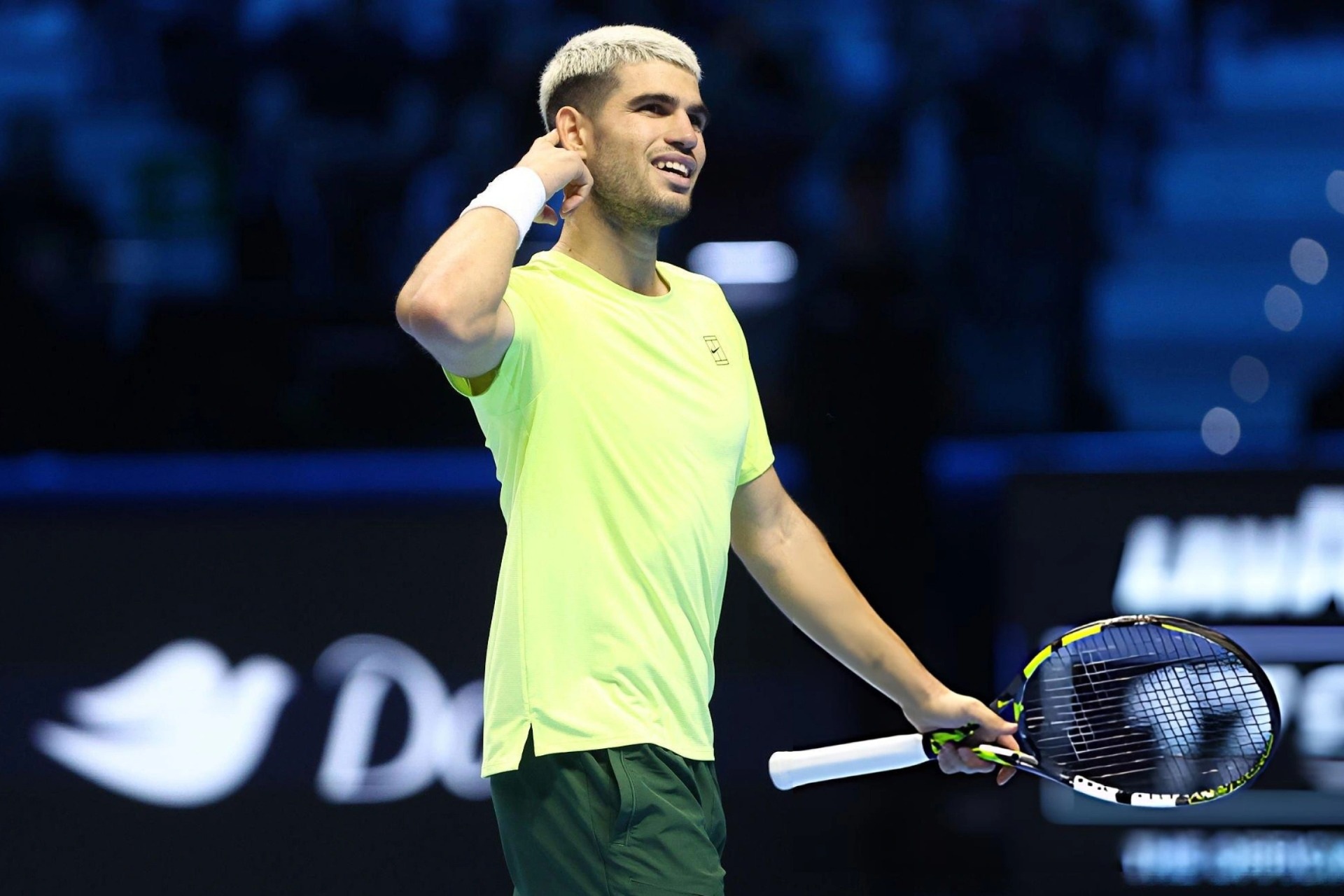 Alcaraz ngược dòng ngoạn mục, tiến gần vé vào bán kết ATP Finals