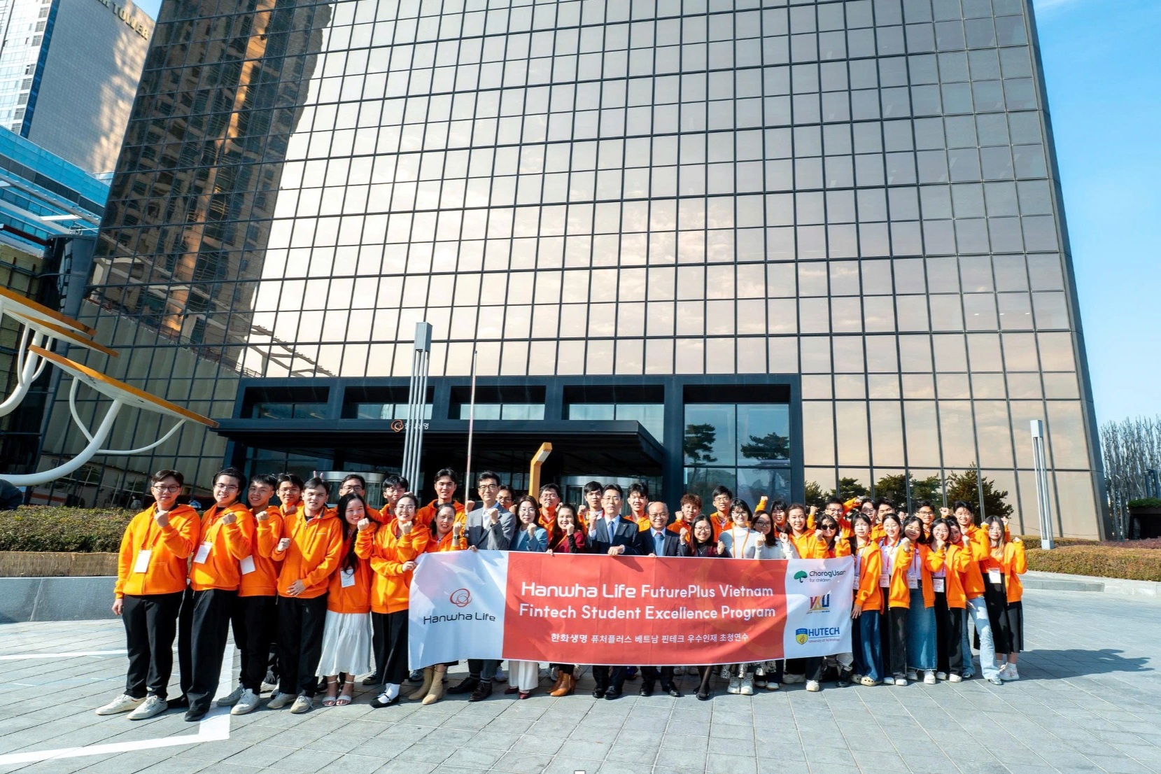 Hanwha Life tổ chức chuyến đi thực tế tại Hàn Quốc, chắp cánh nhân tài Việt