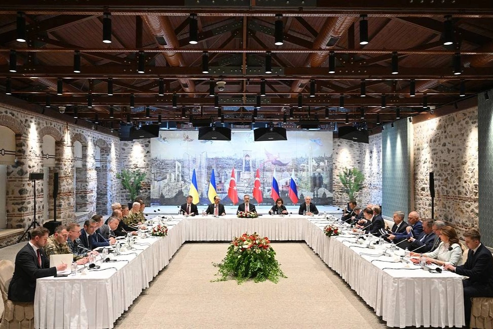 Ukraine đình chỉ đàm phán hòa bình với Nga