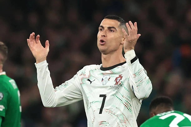 Chơi xấu cầu thủ Ireland, Ronaldo có nguy bị treo giò ở World Cup 2026