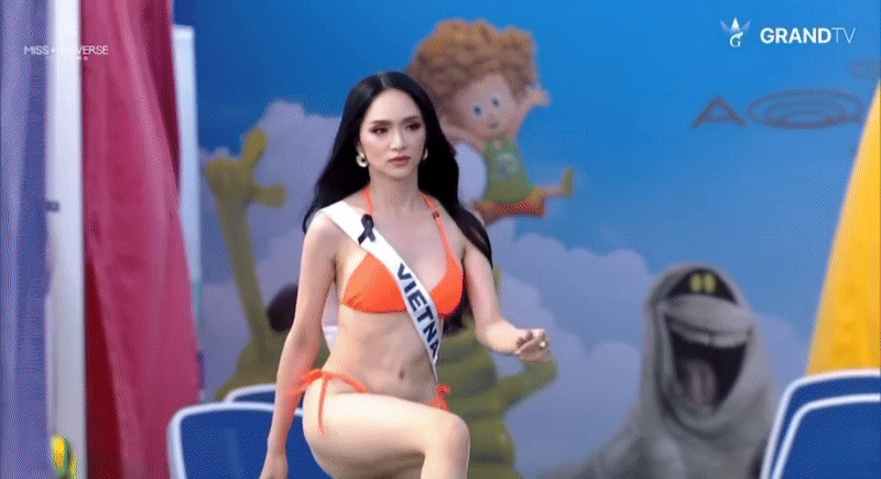 Hương Giang tự tin trình diễn áo tắm tại Hoa hậu Hoàn vũ 2025