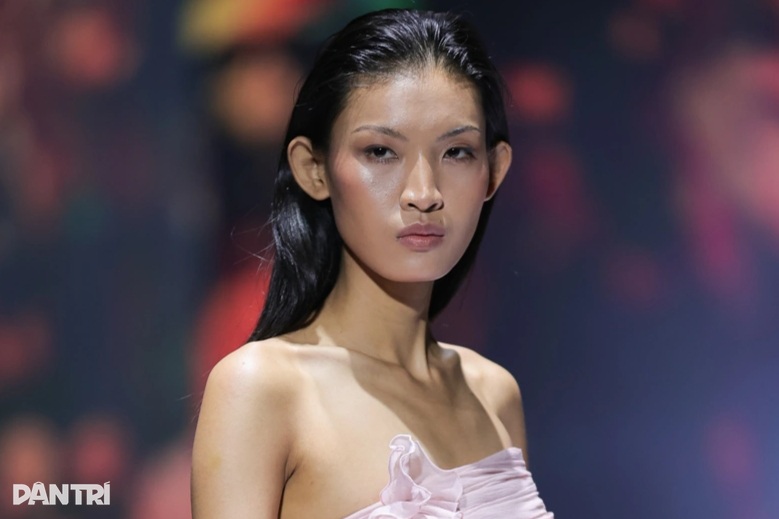 Mẫu Việt Huỳnh Tú Anh được các nhà mốt quốc tế săn đón sau show Chanel