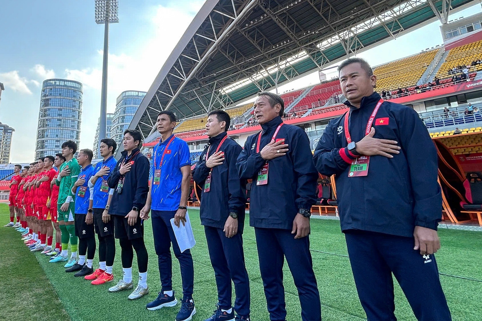 HLV U22 Việt Nam khen ngợi các học trò sau trận thua U22 Uzbekistan