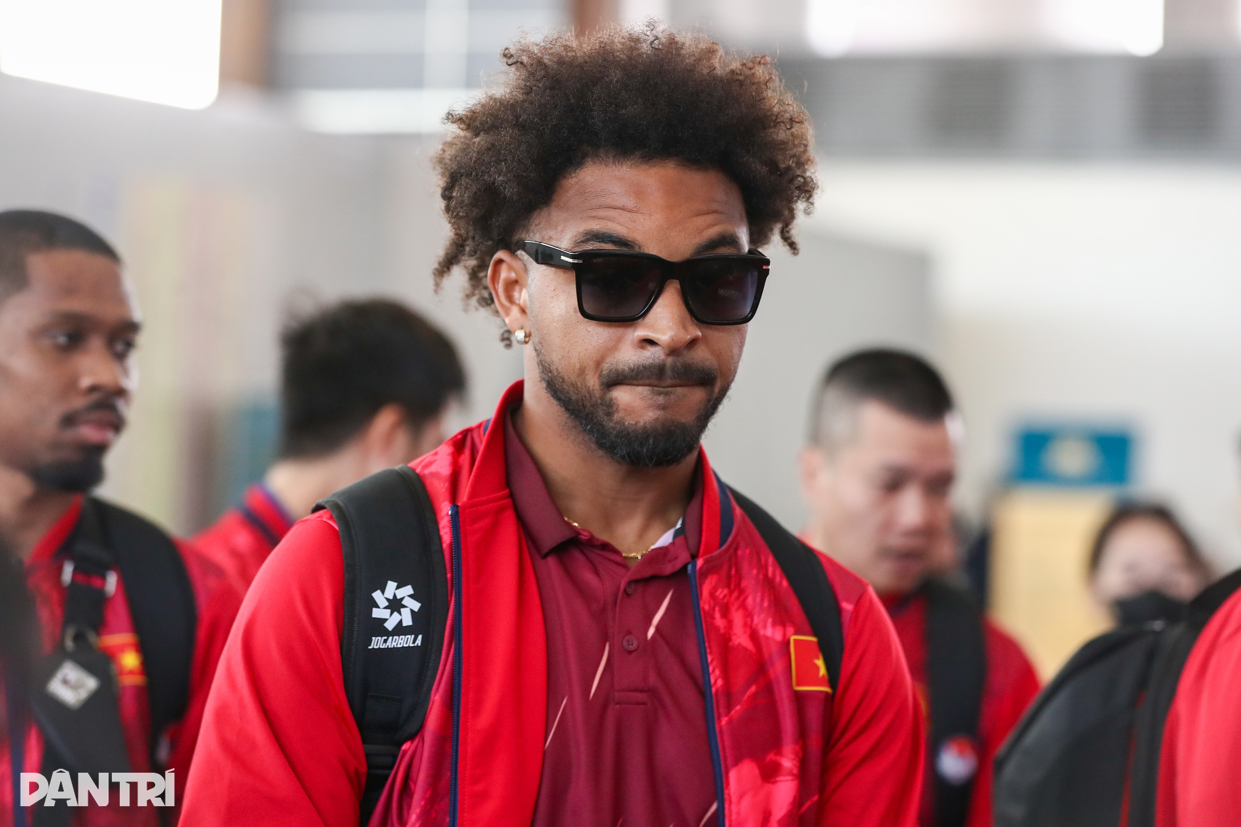 Xuân Son cùng đội tuyển Việt Nam có mặt tại sân bay di chuyển sang Lào