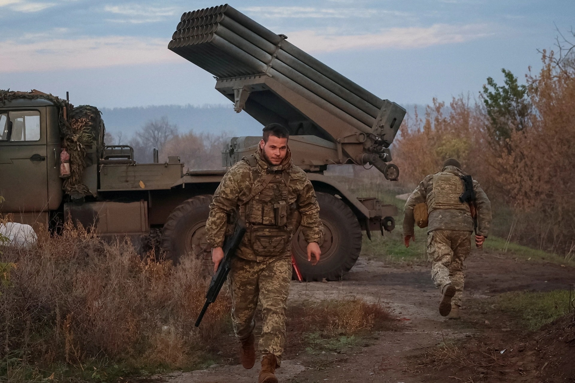 Ukraine cắt đường tiếp viện, quyết bẻ gãy gọng kìm Nga ở pháo đài Pokrovsk