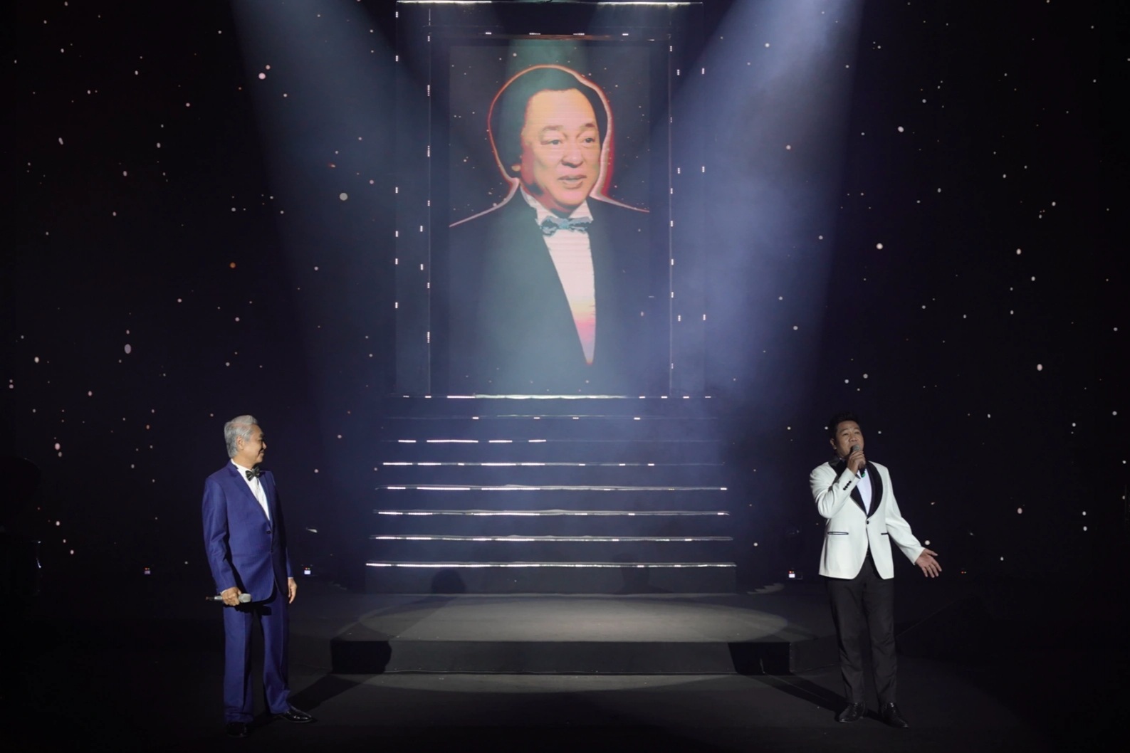 Khoảnh khắc giọng hát của cố NSND Trung Kiên vang lên gây xúc động