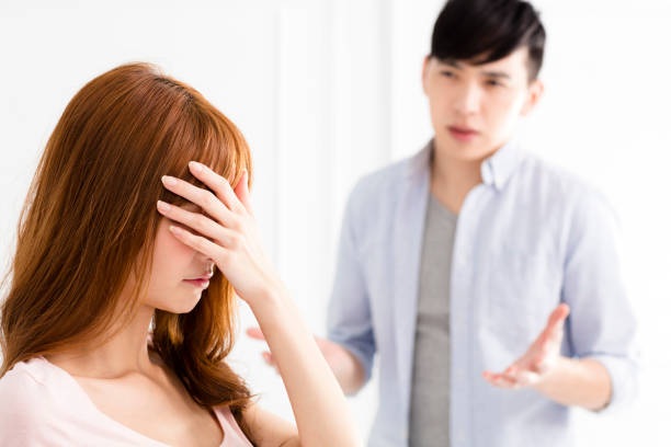 Tình cờ gặp vợ cũ của chồng bế một đứa trẻ, về nhà tôi lập tức ly hôn