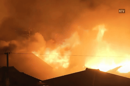 Đám cháy lớn nhất trong gần 50 năm tại Nhật Bản, 170 ngôi nhà bị thiêu rụi