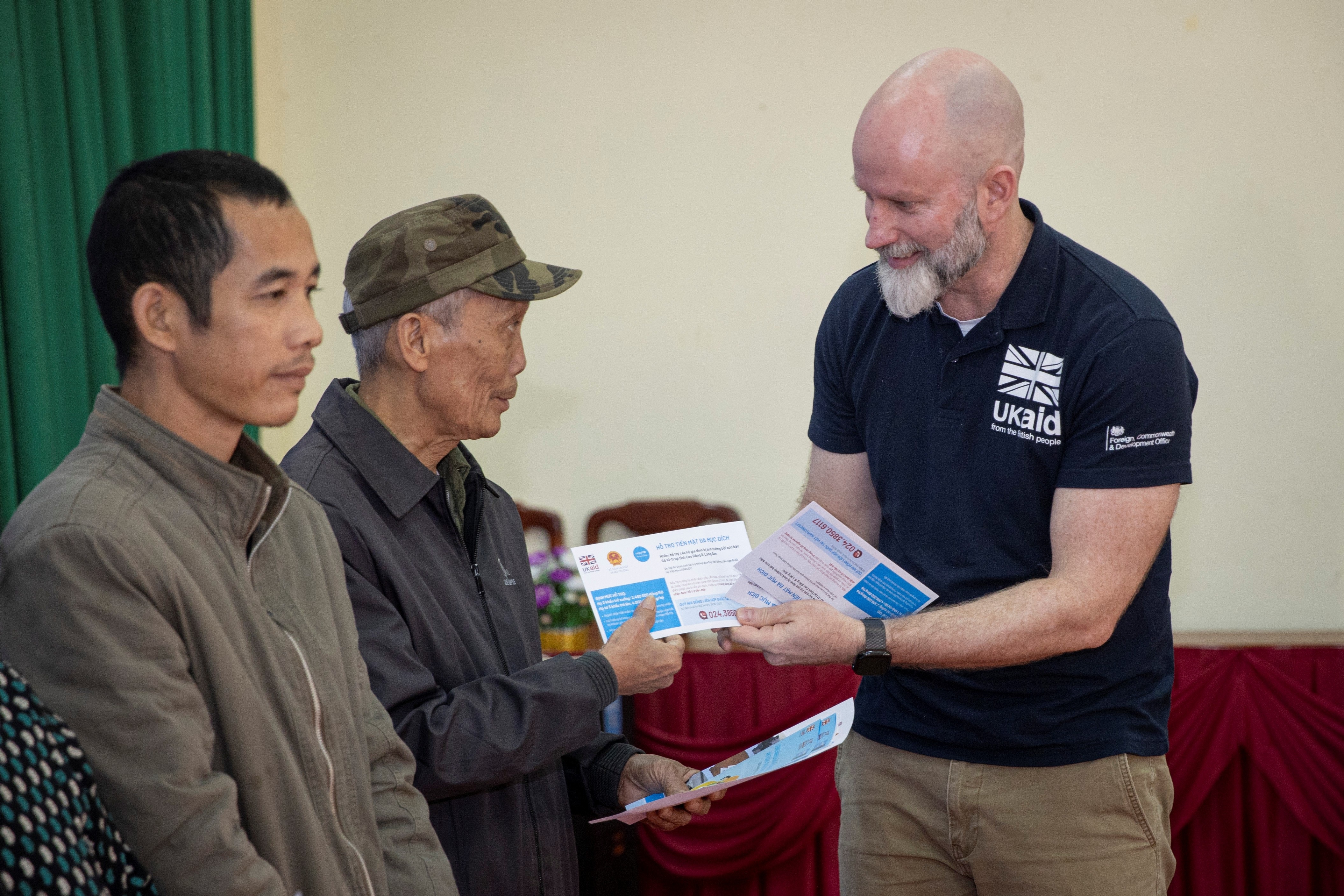 Anh tăng mức viện trợ nhằm giúp Việt Nam khắc phục hậu quả bão lũ