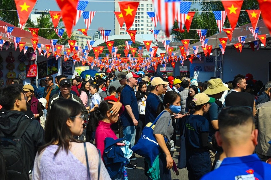 Hàng nghìn người tham gia Ngày hội hữu nghị Việt - Mỹ ở Hà Nội