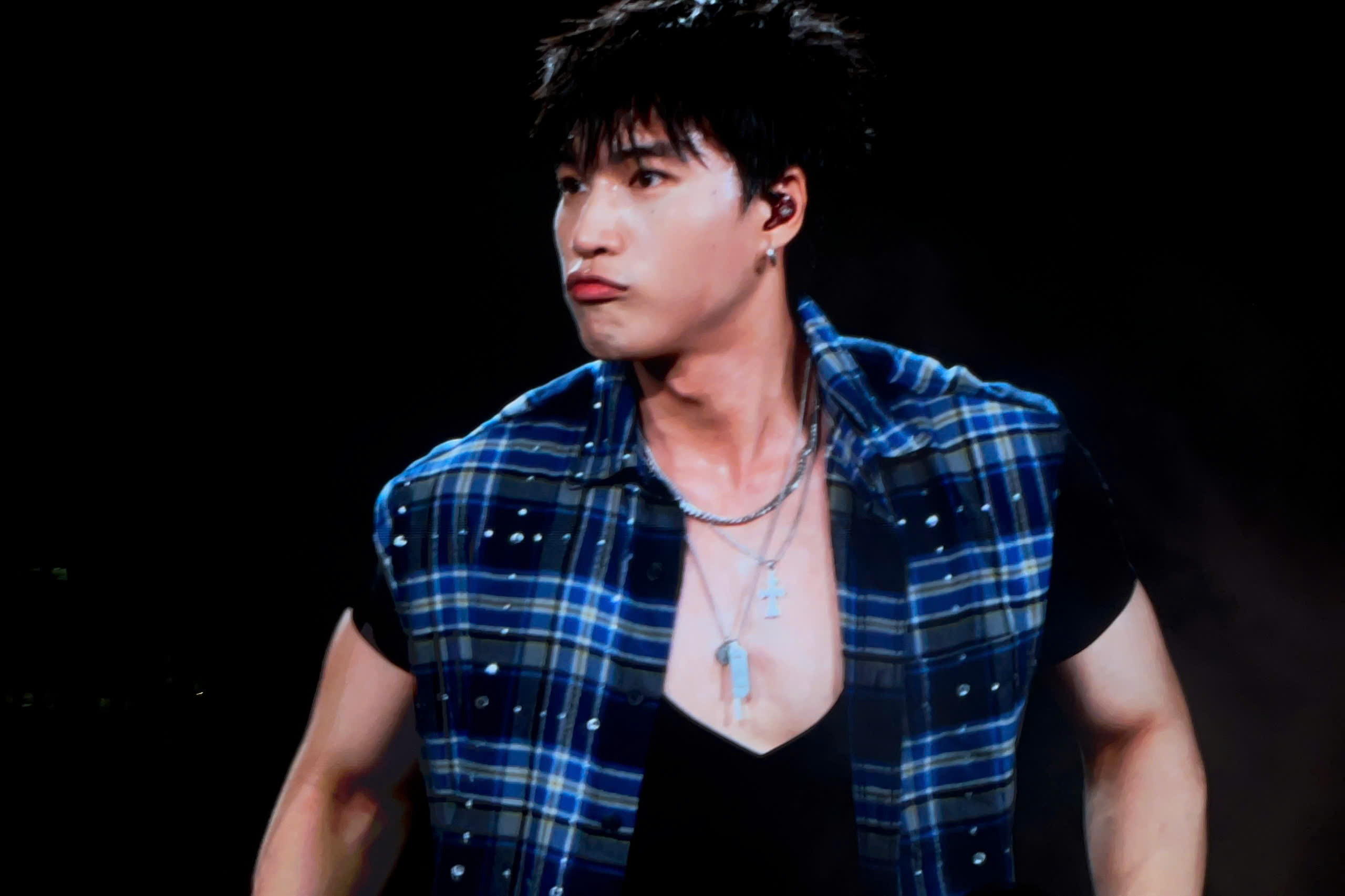 HIEUTHUHAI phản ứng bất ngờ khi được yêu cầu hát "Trình" từng gây tranh cãi