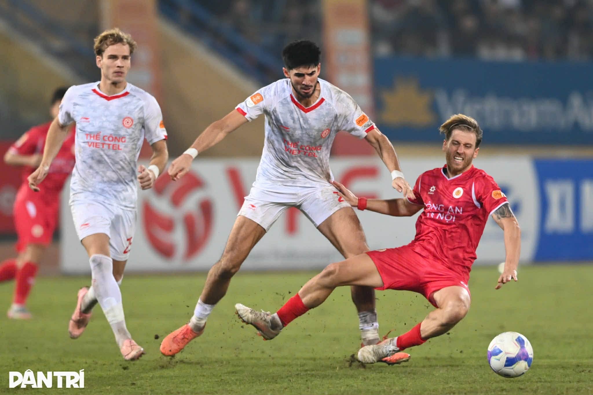 Thể Công Viettel loại CLB CAHN, Nam Định thắng trong ngày Xuân Son tái xuất