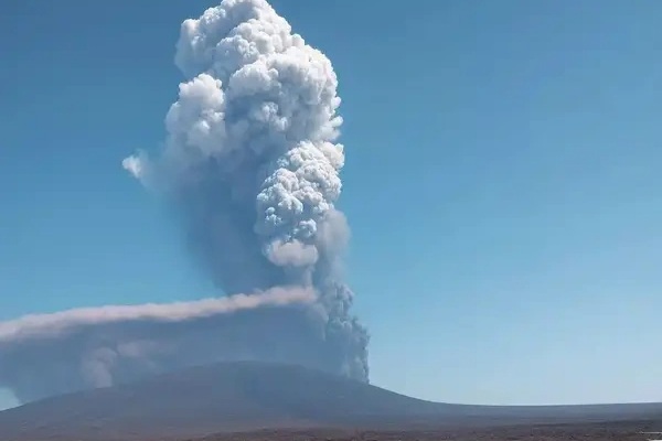 Núi lửa lần đầu tiên  phun trào sau gần 12.000 năm