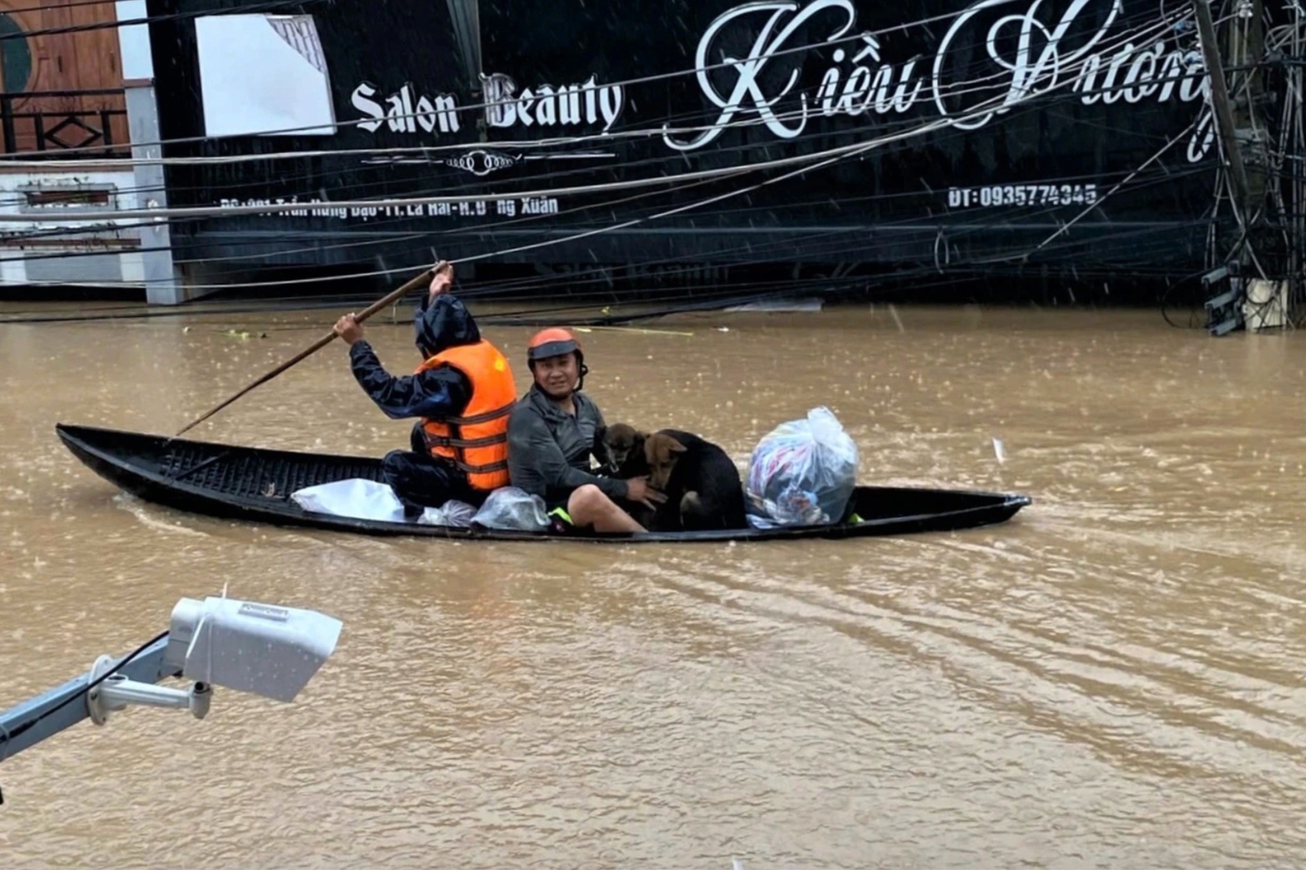 Bác sĩ cảnh báo loạt bệnh dễ bùng phát sau lũ