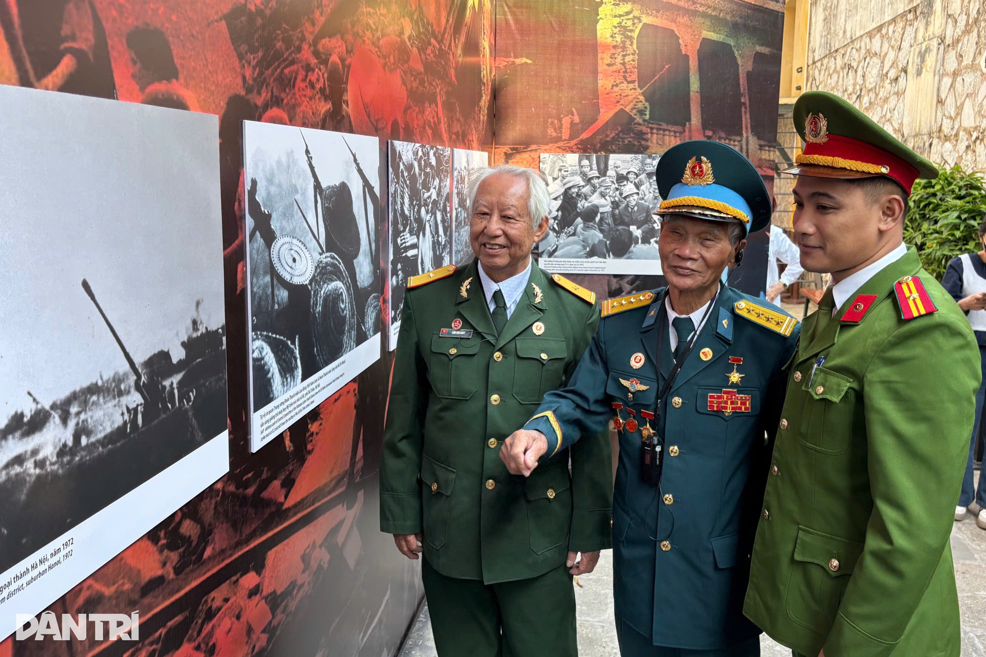 "Khát vọng hòa bình": Triển lãm tái hiện hào khí Điện Biên Phủ trên không