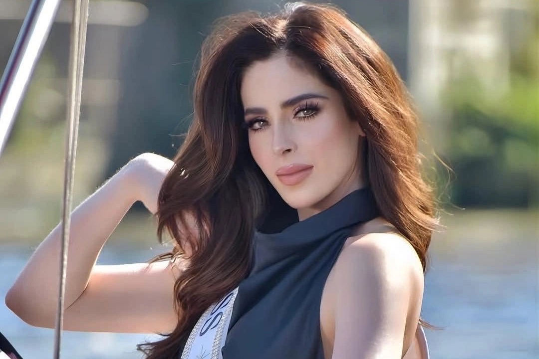 Tân Hoa hậu Hoàn vũ liên tục bị xúc phạm, cha ruột có động thái bất ngờ