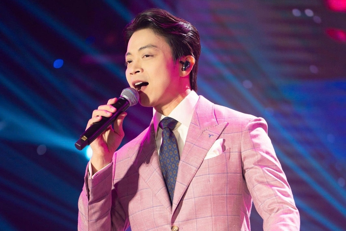 Lân Nhã hủy show Hà Nội sau tranh cãi giá vé cao ngang Mỹ Tâm, Hà Anh Tuấn