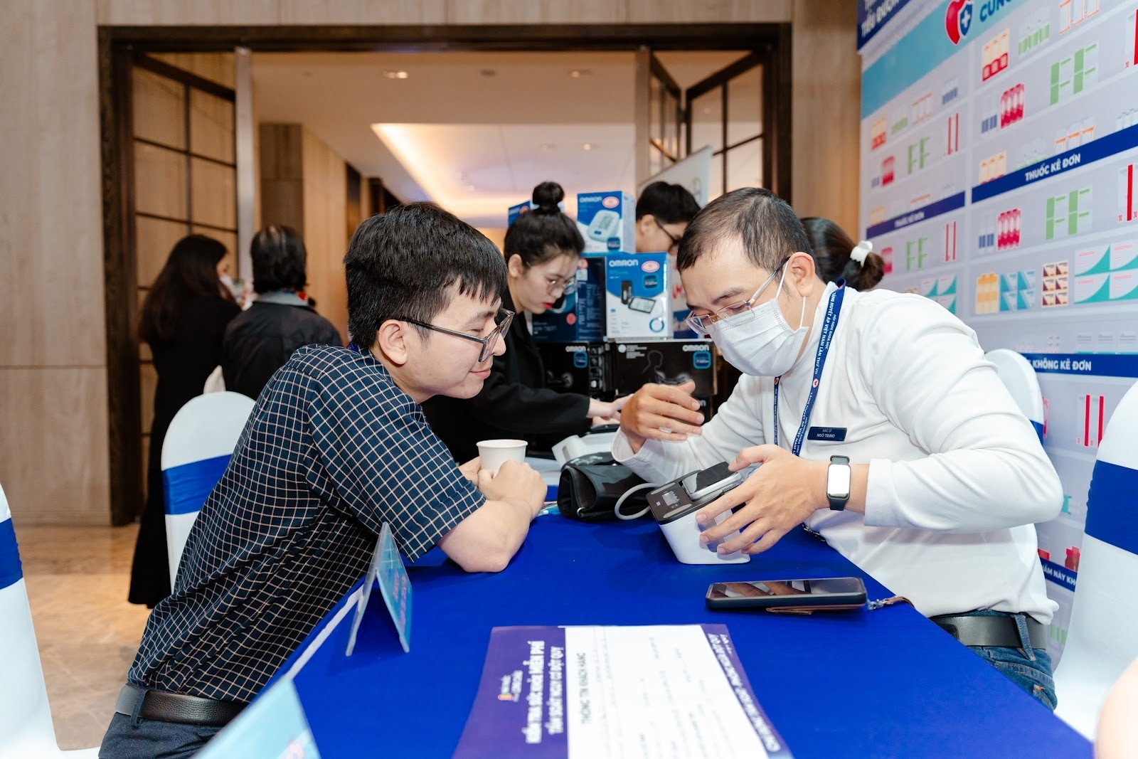 Long Châu, OMRON nâng tầm sức khỏe với sản phẩm chăm sóc huyết áp, tim mạch