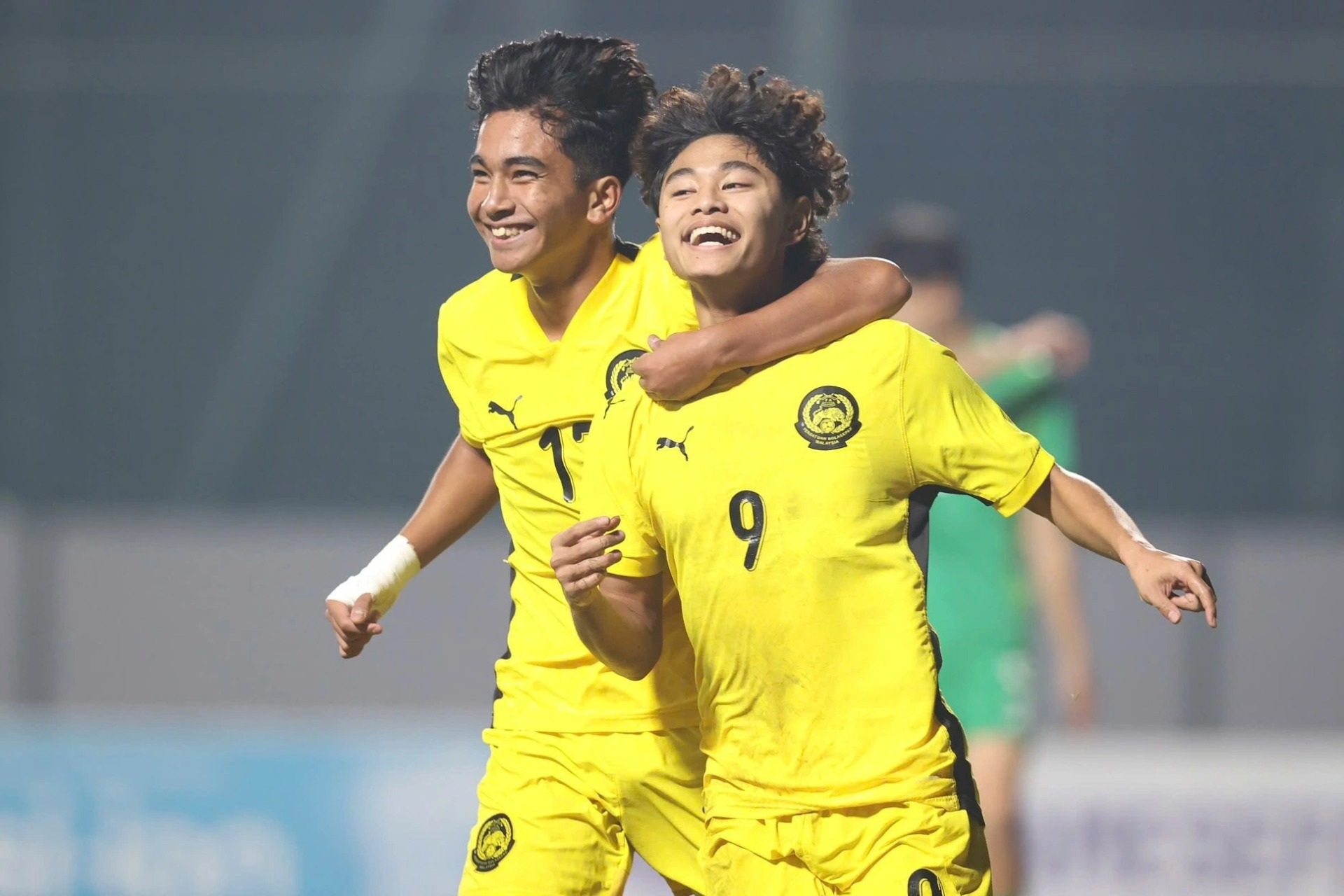 U17 Malaysia thắng nghẹt thở, soán ngôi đầu của U17 Việt Nam