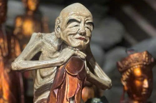 Cận cảnh bức tượng 400 năm tuổi đang làm hồ sơ Bảo vật quốc gia ở chùa Keo