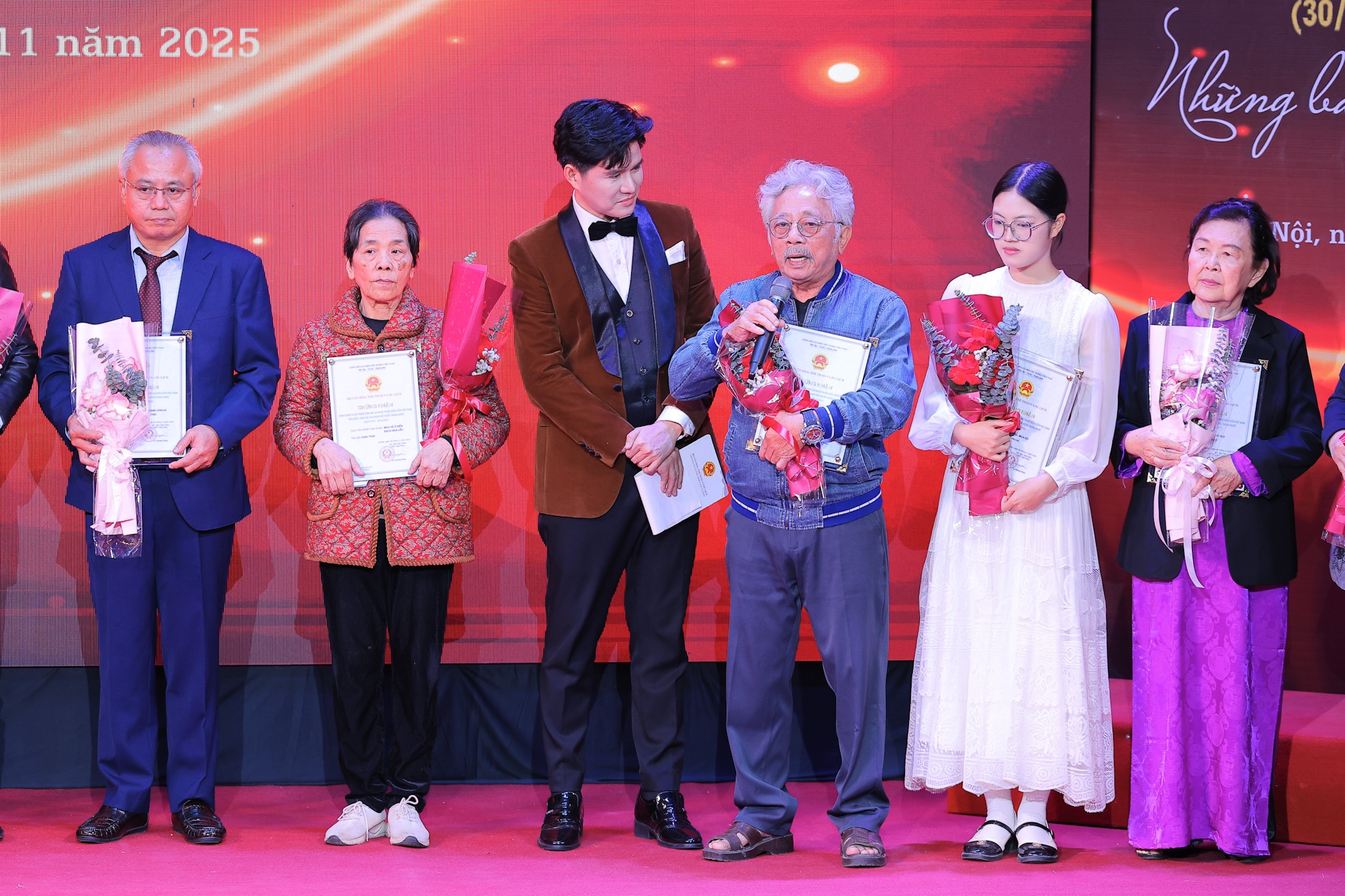 Nhà văn Chu Lai xúc động khi "Mưa đỏ" được Bộ Văn hóa vinh danh