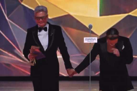 Tài tử kỳ cựu Châu Nhuận Phát hứng chỉ trích tại MAMA 2025