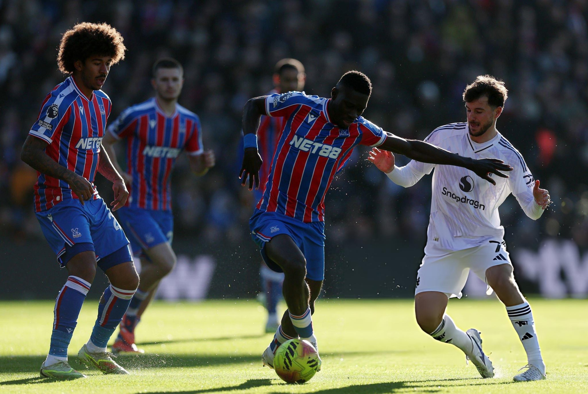 Crystal Palace 1-0 Man Utd (hiệp 1): Mateta sút 11m thành công