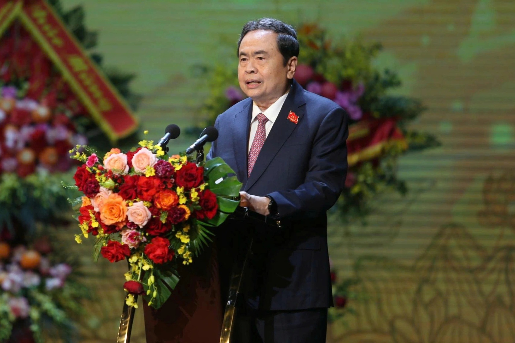 Mỗi trang sách phải là một "hàng rào tư tưởng”