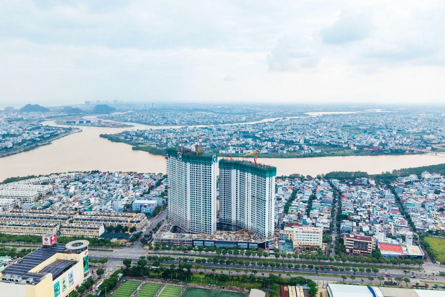 Masterise Homes cất nóc dự án Masteri Rivera Danang