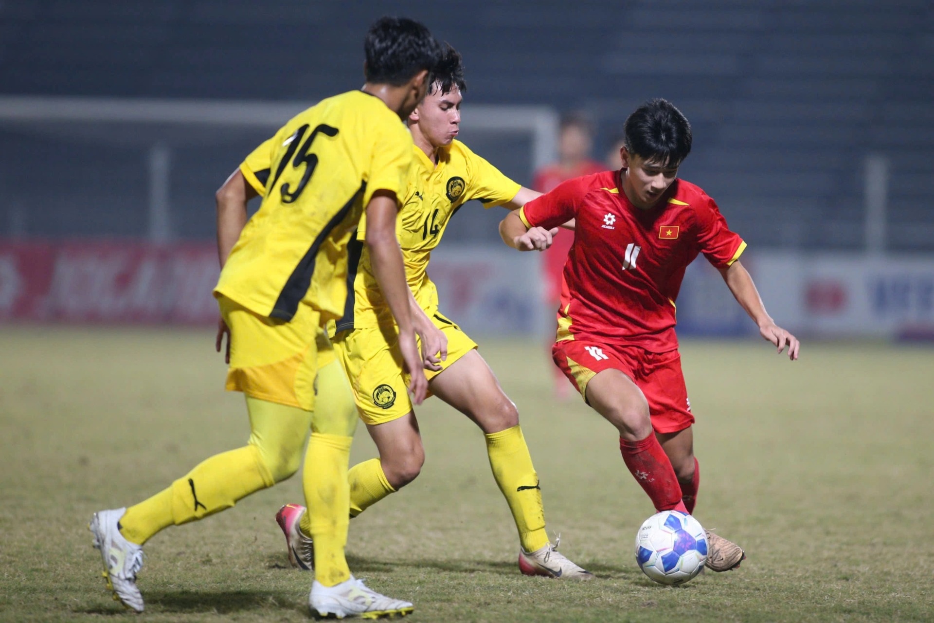 Thua U17 Việt Nam, bóng đá trẻ Malaysia chìm trong bão chỉ trích