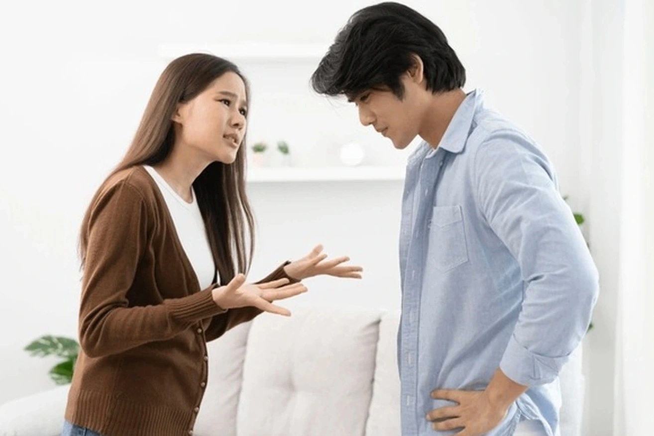 Tôi thẳng tay tát chồng vì... bị đòi 200.000 đồng