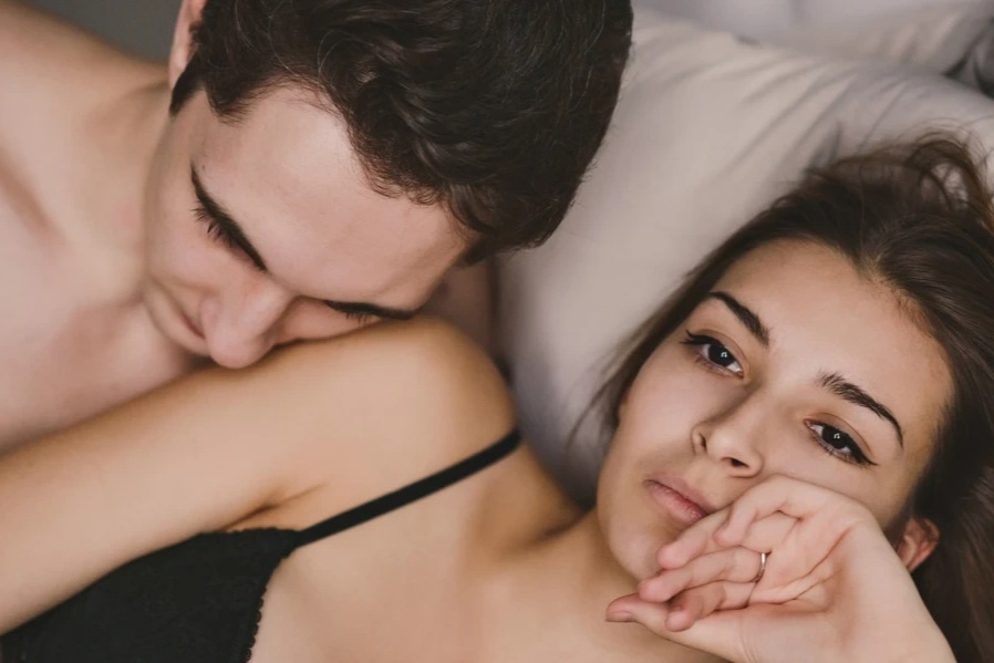 Nằm cạnh chồng, tôi chỉ muốn ly hôn vì anh quá... nhạt