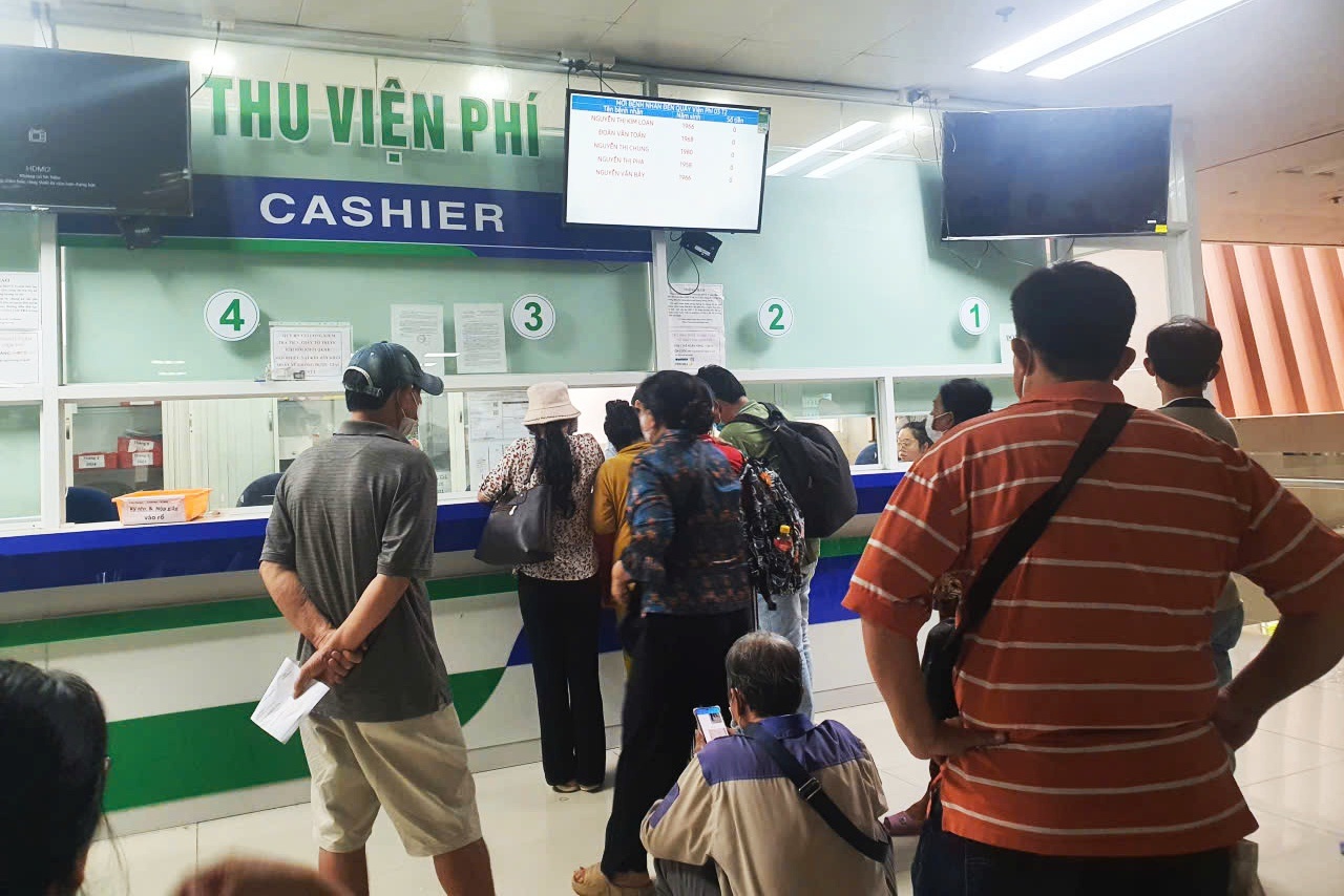 Đề xuất miễn viện phí sớm cho người ung thư: Giám đốc BV tuyến cuối nói gì?