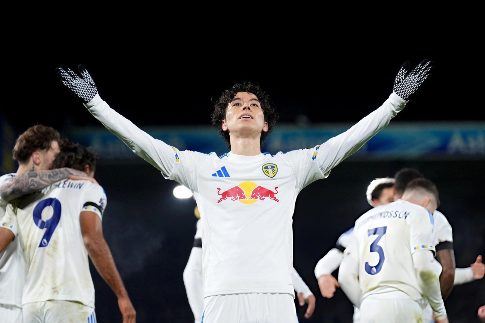 Chelsea gục ngã trước Leeds, tham vọng vô địch lung lay