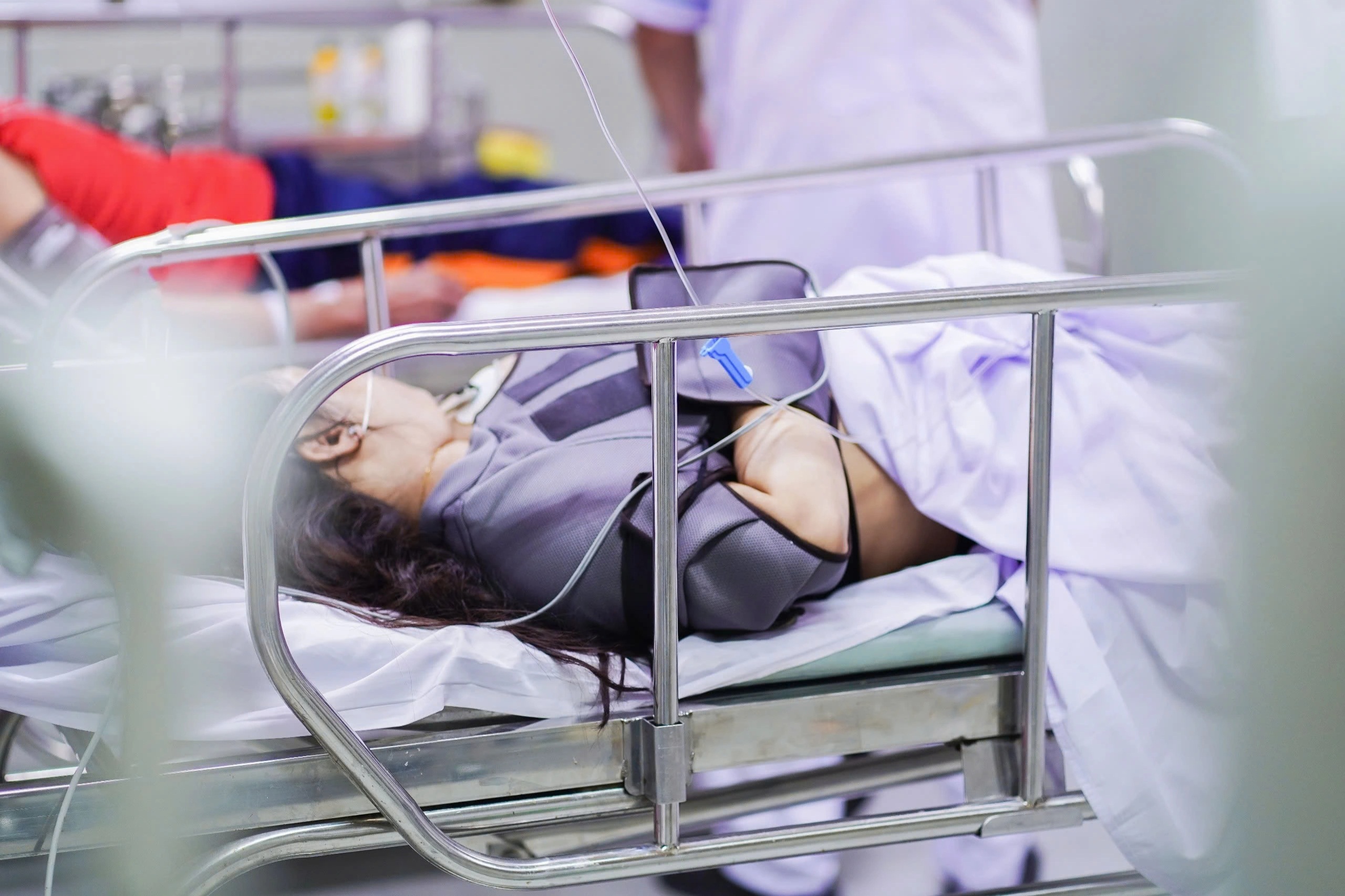 Vụ cháy quán ăn, 6 người thương vong: 2 cô gái nhảy lầu hiện ra sao?