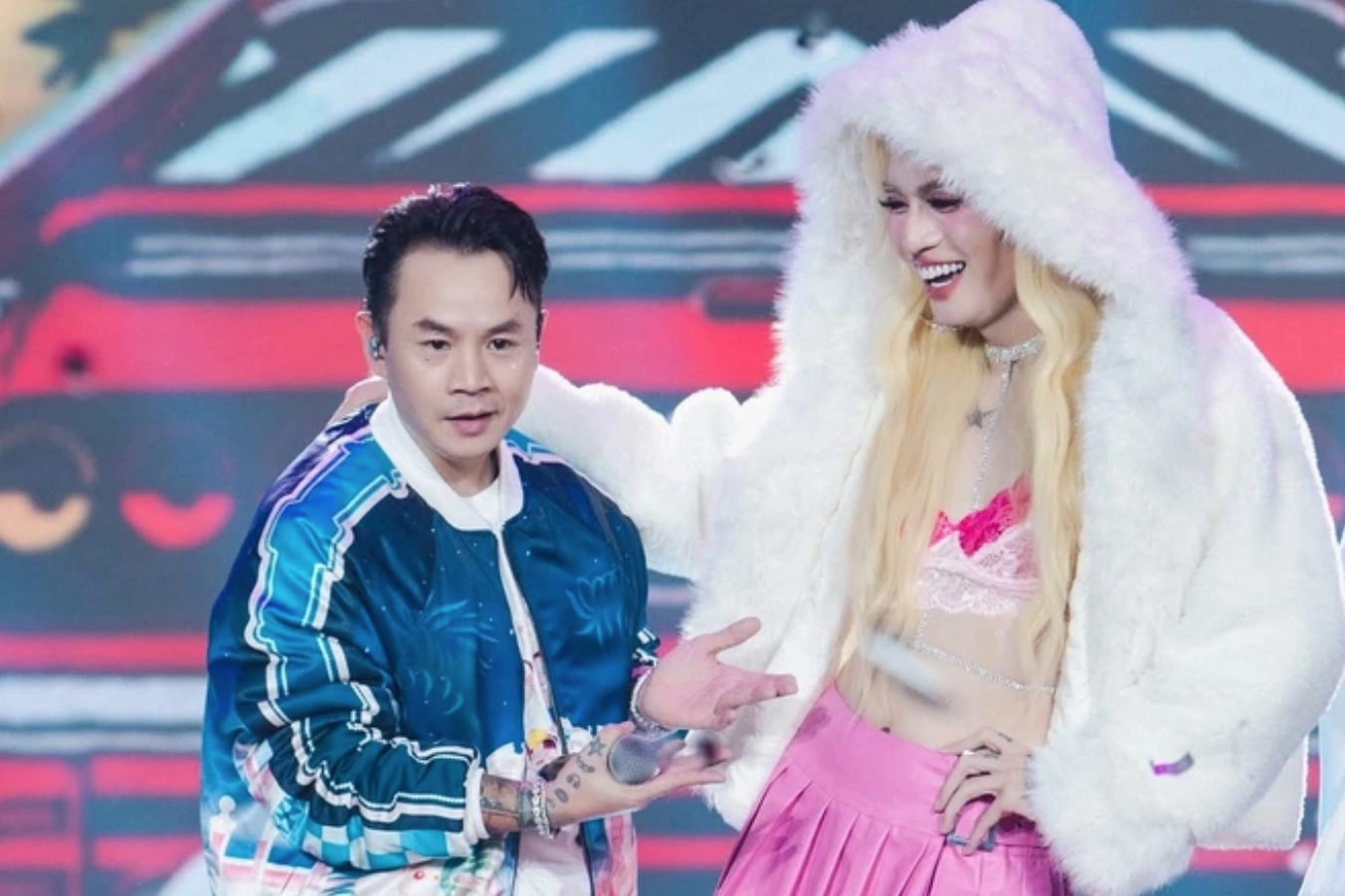 Binz quên lời rap, đứng hình vì màn giả gái bất ngờ của BB Trần